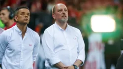 Andres D'Alessandro e Alessandro Barcellos presidente do Internacional durante partida contra o Mexico no estadio Beira-Rio. Foto: Luiz Erbes/AGIF