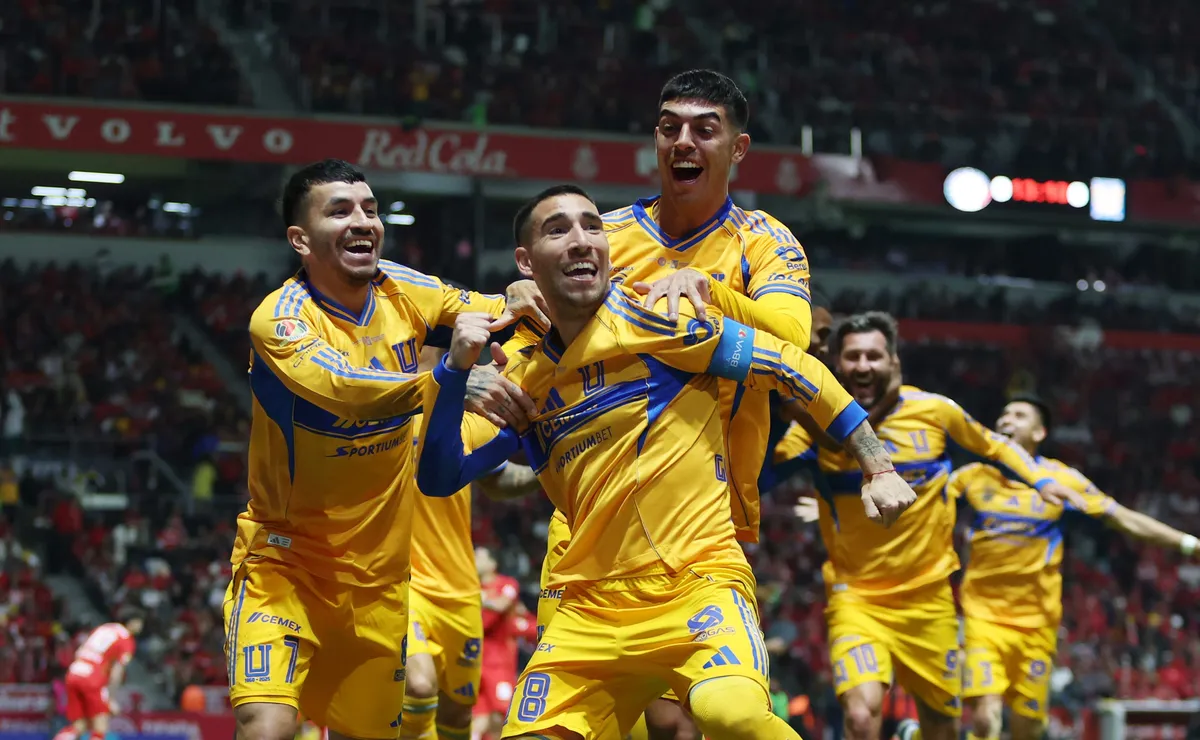 Verdão acelera busca por meia e avalia Thiago Almada e Brunetta