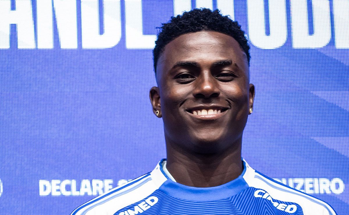 Primeira escalação de Tite no Cruzeiro: Treinador define time com Villarreal para enfrentar Pouso Alegre