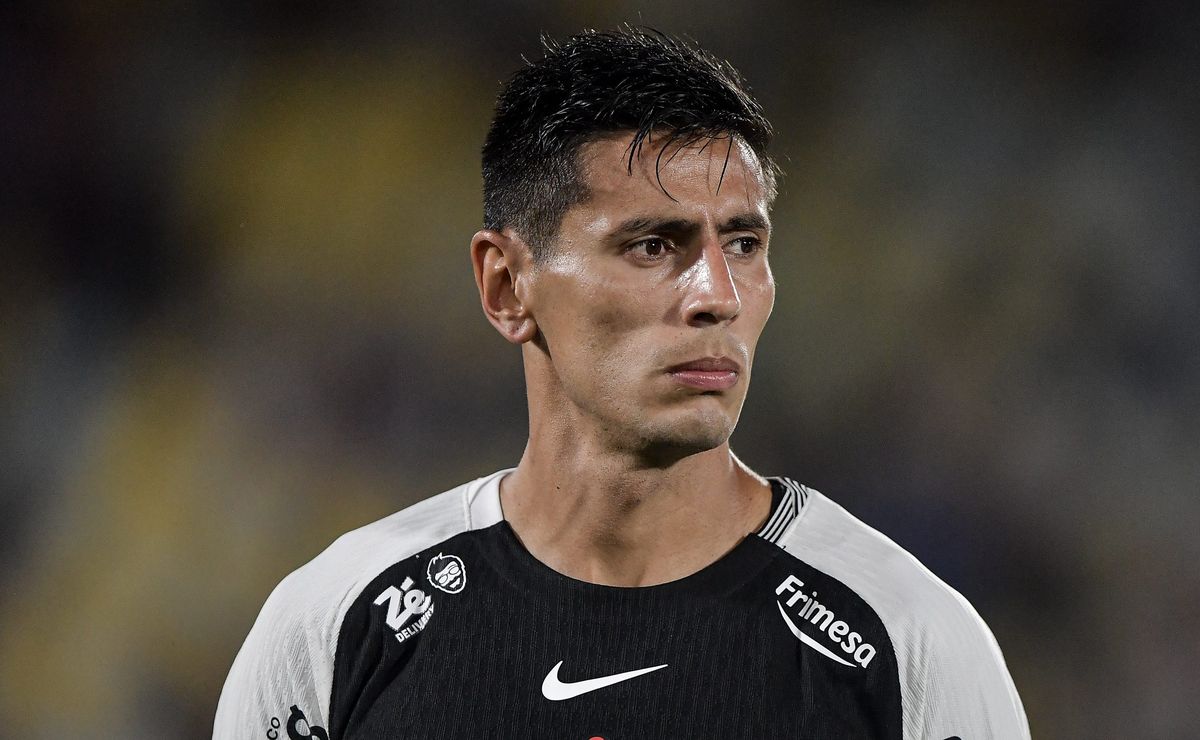 Corinthians recua na renovação com Fabrizio Angileri e reavalia planejamento
