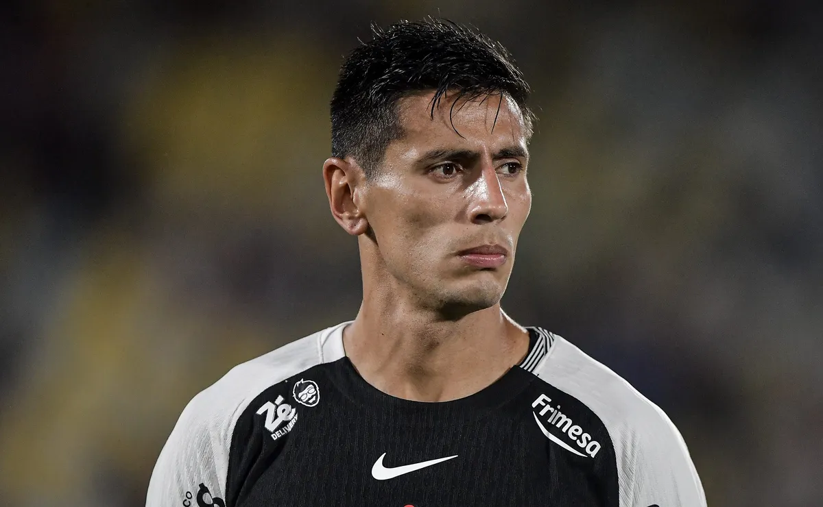 Corinthians reavalia planejamento após recuo na renovação com Angileri, deixando futuro em impasse