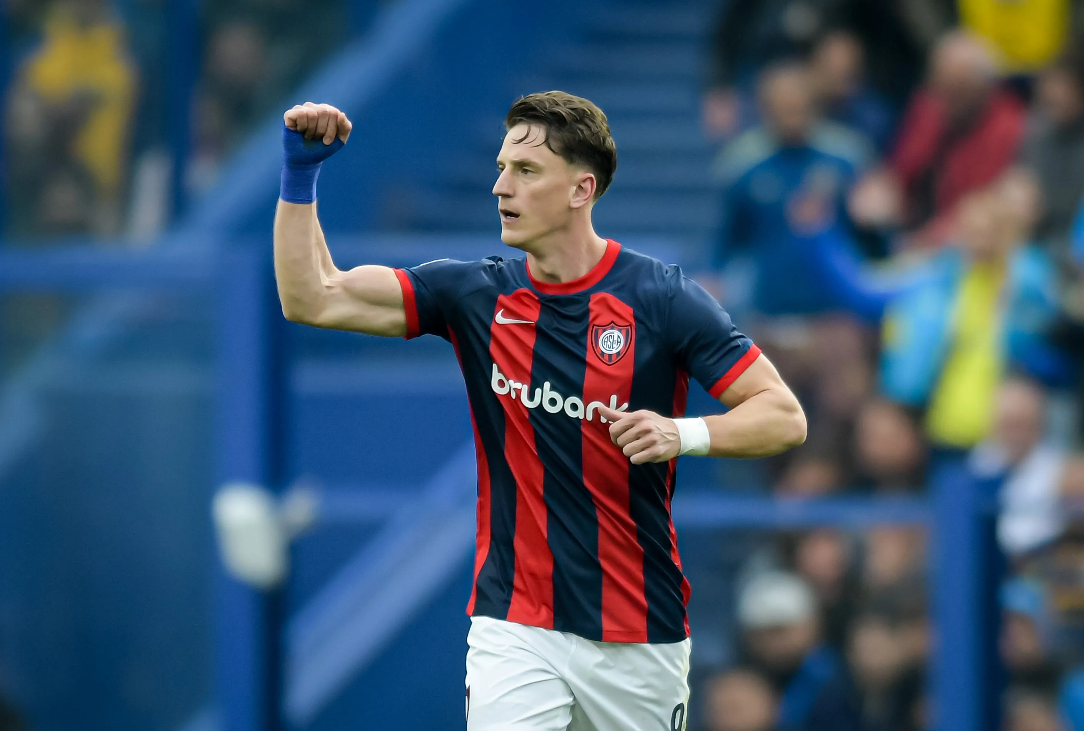 BUENOS AIRES, ARGENTINA – AUGUST 18: Andres Vombergar of San Lorenzo celebrates after scoring the first goal of his team during a Liga Profesional 2024 match between Boca Juniors and San Lorenzo at Estadio Alberto J. Armando on August 18, 2024 in Buenos Aires, Argentina. (Photo by Marcelo Endelli/Getty Images)