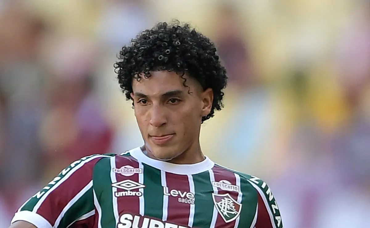 Corinthians faz investida no mercado e cobra informações sobre Gabriel Fuentes, do Fluminense