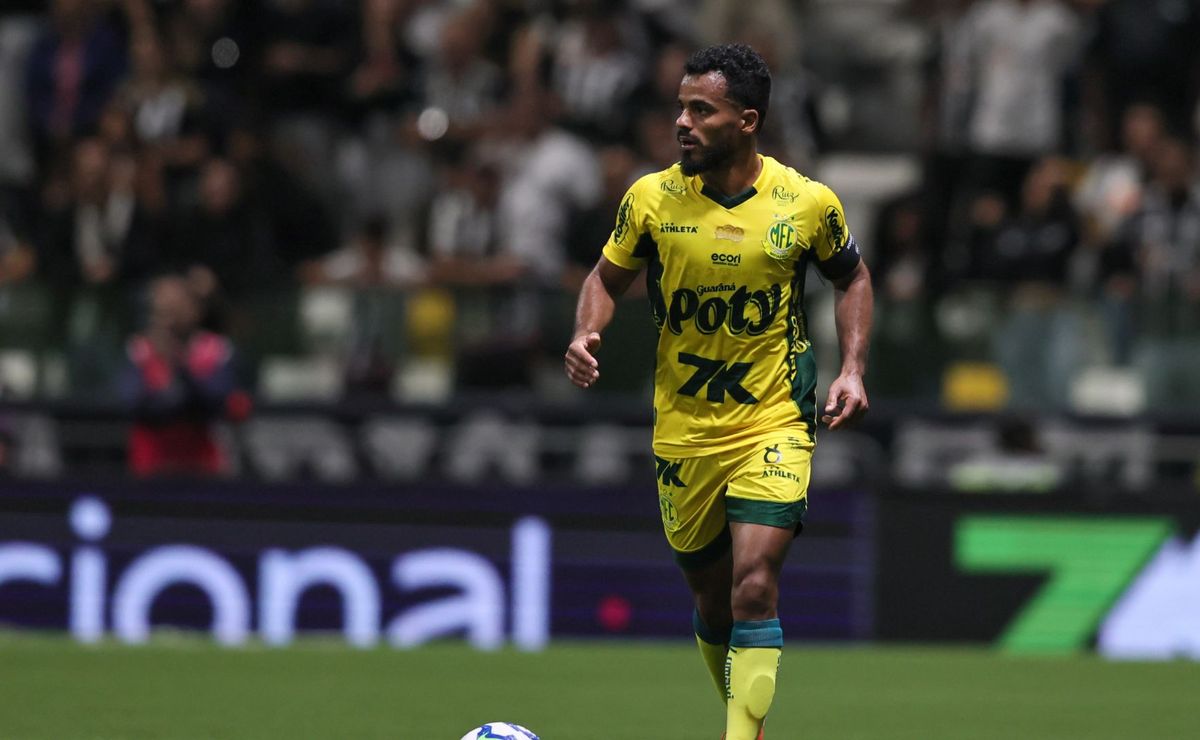 Danielzinho surpreende, nega influência de Reinaldo e revela bastidores da ida ao São Paulo