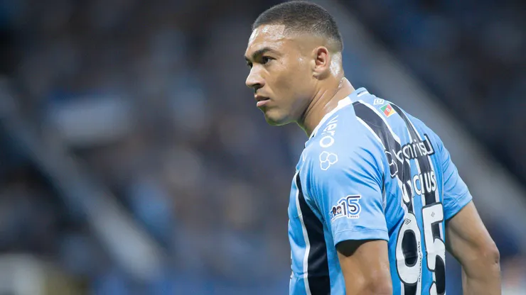 Carlos Vinícius é a esperança do Grêmio no Gaúchão - Foto: Maxi Franzoi/AGIF
