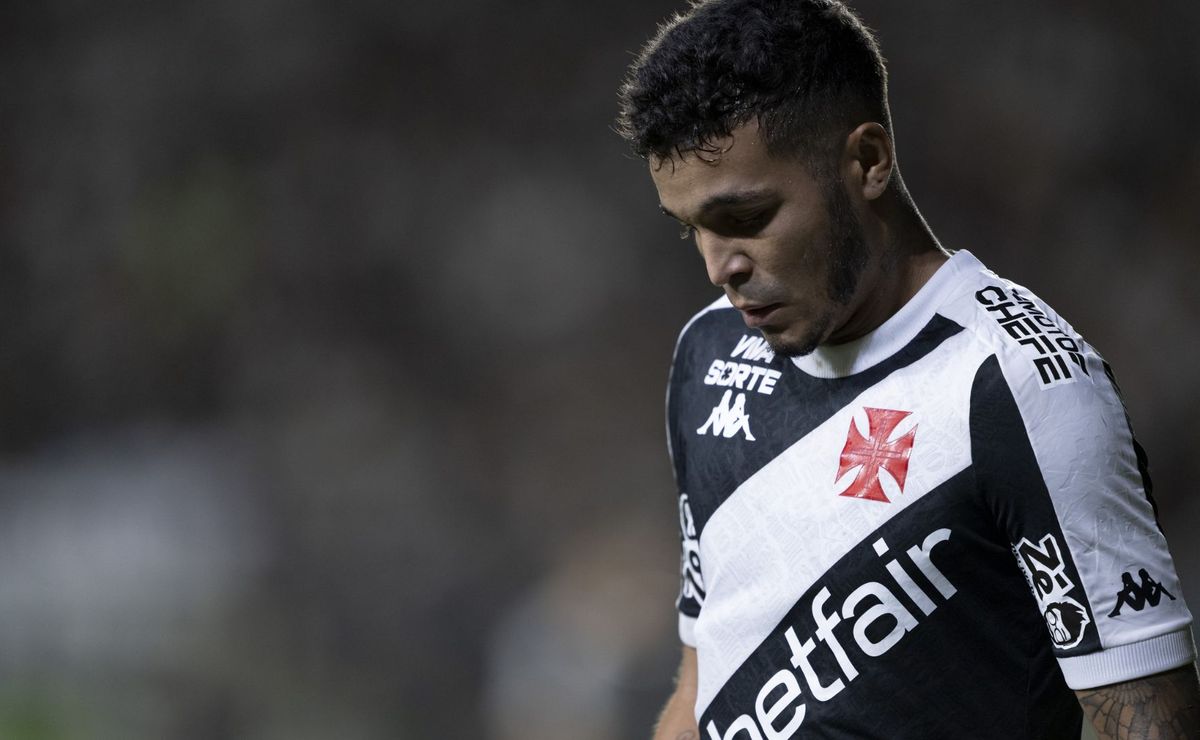Vasco vê evolução de Adson após seis meses de recuperação, mas decisão final ainda preocupa