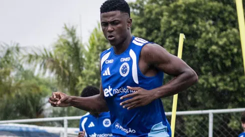 Néiser Villareal era cotado para começar jogando, mas situação muda no Cruzeiro — Foto Gustavo AleixoCruzeiro