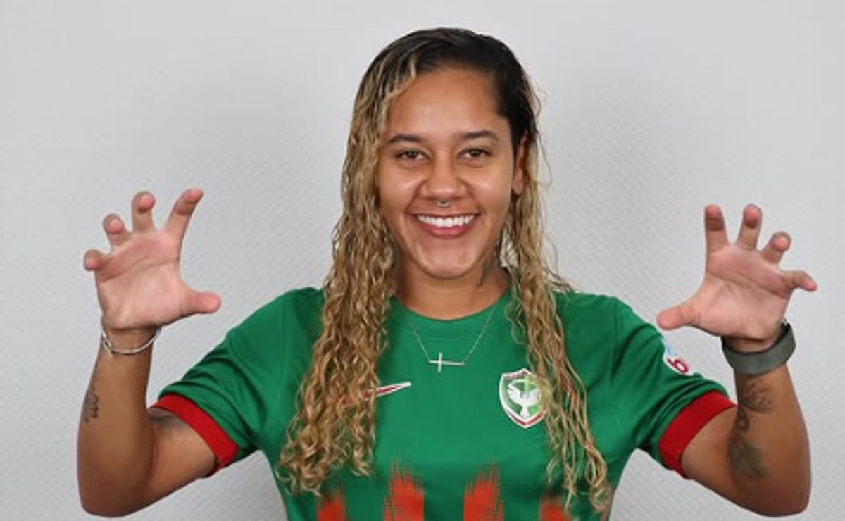 Grêmio anuncia a contratação da lateral-esquerda Camila Santos, que estava no futebol turco