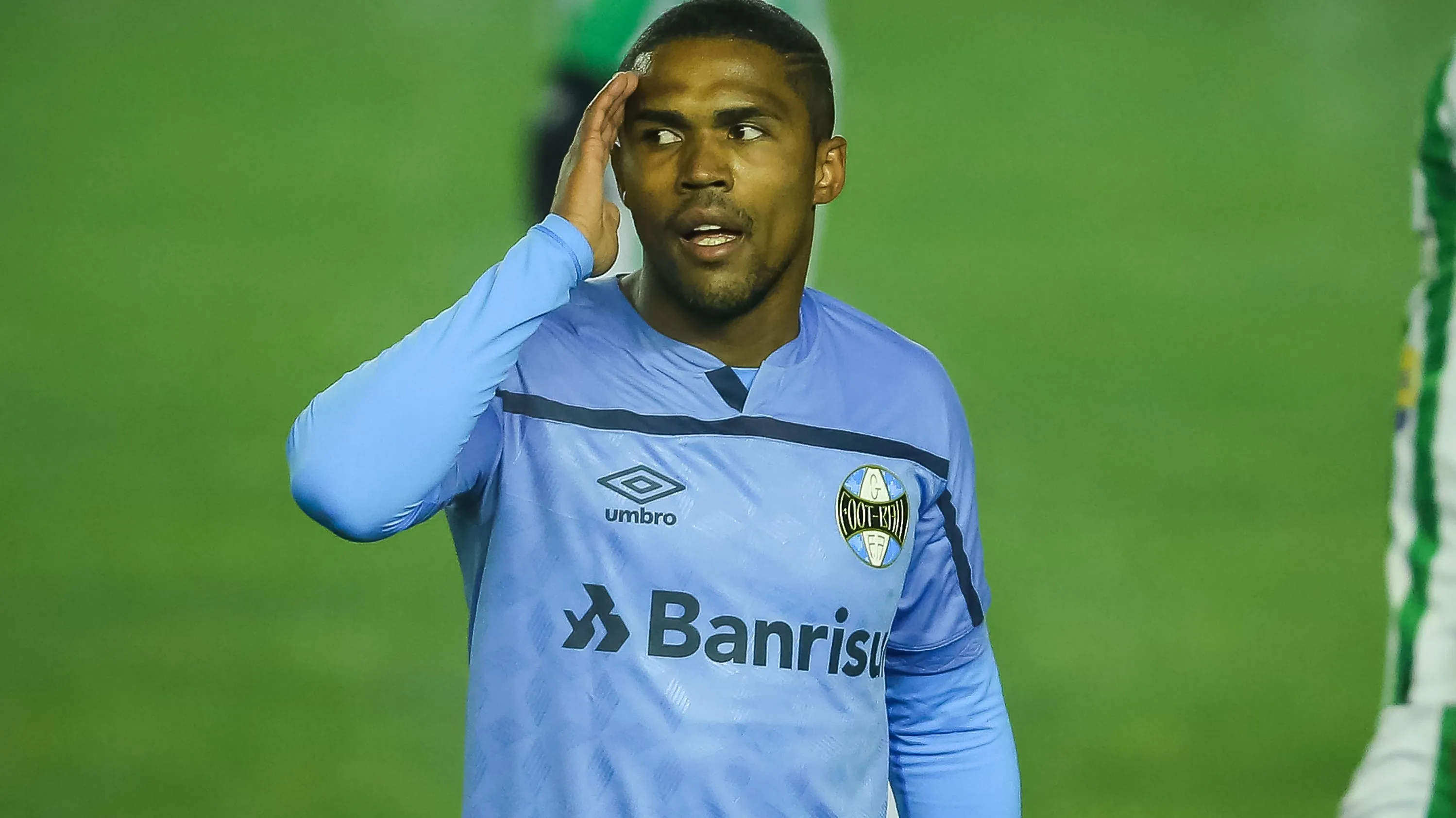 Douglas Costa. Foto: Pedro H. Tesch/AGIF