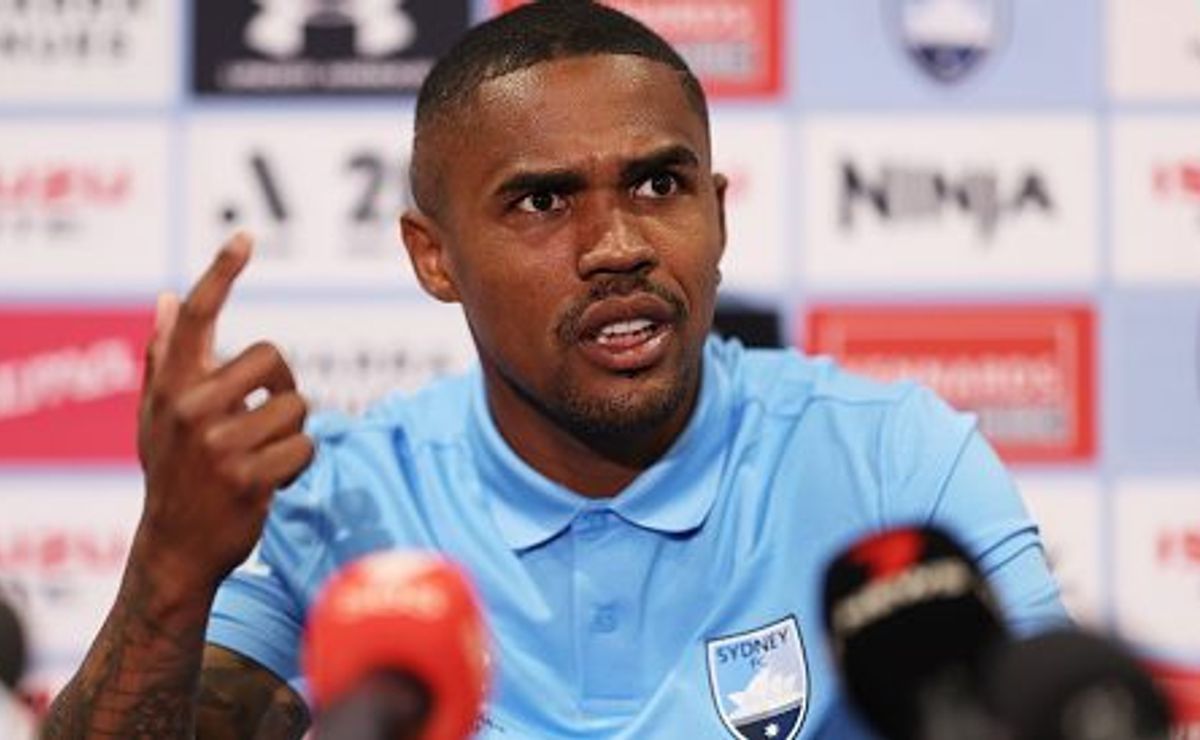 Grêmio barra retorno de Douglas Costa e encerra o assunto: “Esquece esse nome, pode riscar”