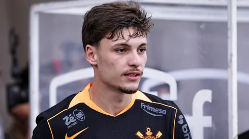 SP – SAO PAULO – 09/11/2025 – BRASILEIRO A 2025, CORINTHIANS X CEARA – Breno Bidon jogador do Corinthians durante entrada em campo para partida contra o Ceara no estadio Arena Corinthians pelo campeonato Brasileiro A 2025. Foto: Fabio Giannelli/AGIF