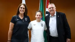 Iris Sesso, Belén e Osmar Stabile em apresentação da atleta - Foto: Rodrigo Gazzanel/Corinthians
