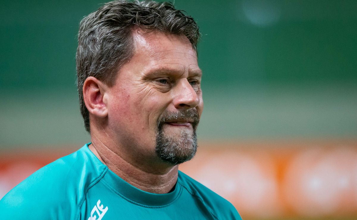 Fábio Matias, técnico da Portuguesa, dá o braço a torcer e se rende ao Palmeiras