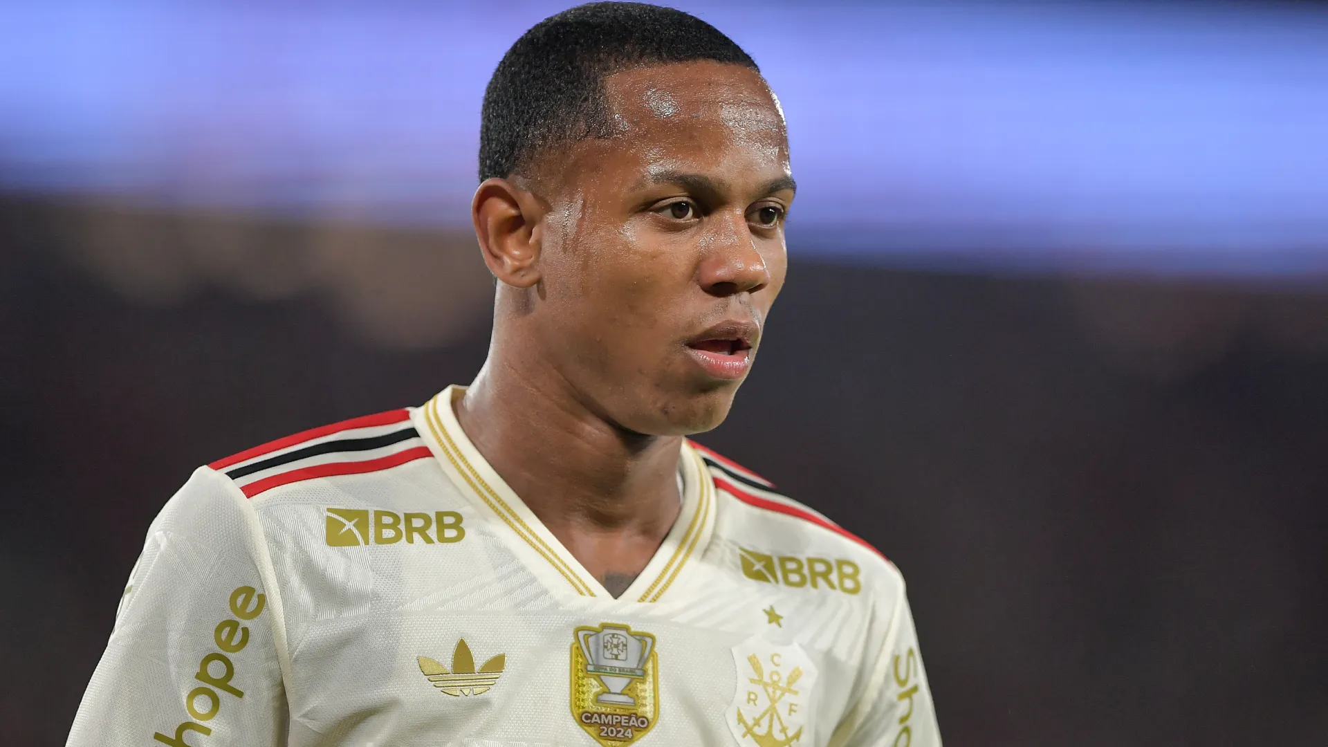 Wallace Yan será titular em Flamengo x Portuguesa – Foto: Thiago Ribeiro/AGIF