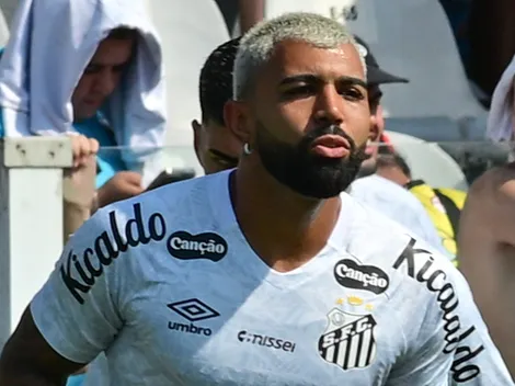 Gabigol é tietado por torcedor rival antes da reestreia