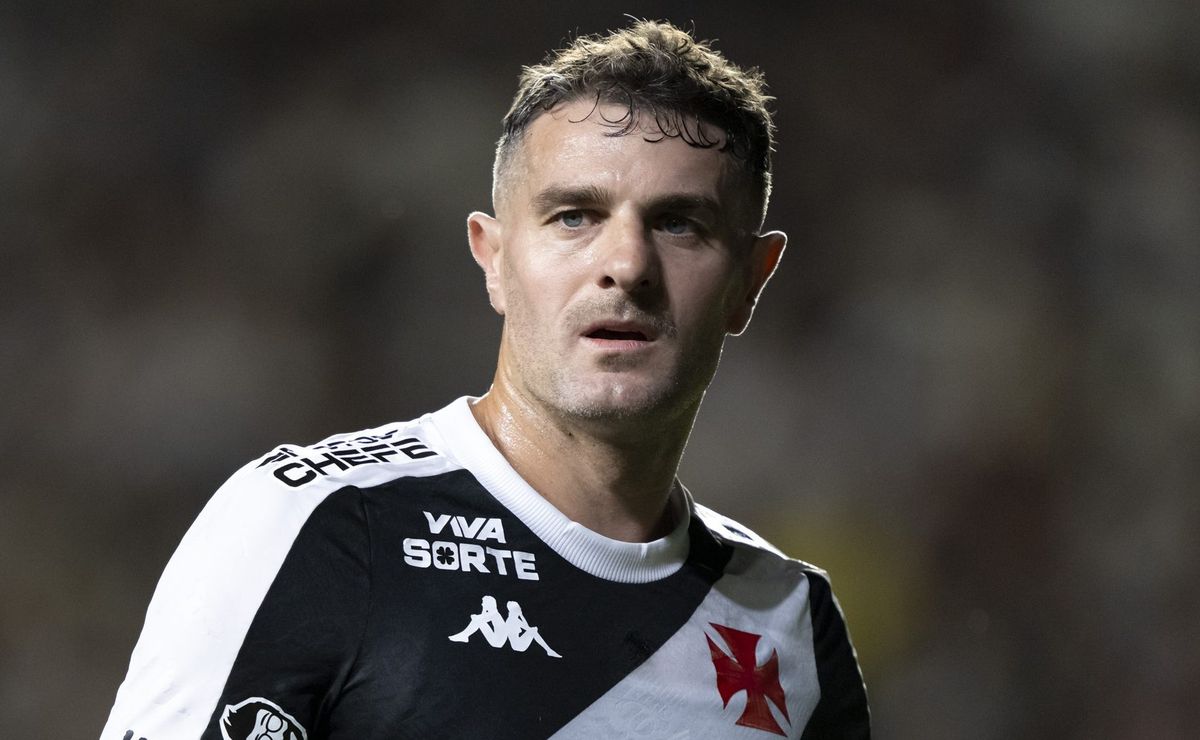 Vasco é pressionado após investida do Cerro Porteño em Vegetti e clube paraguaio tenta seduzir centroavante