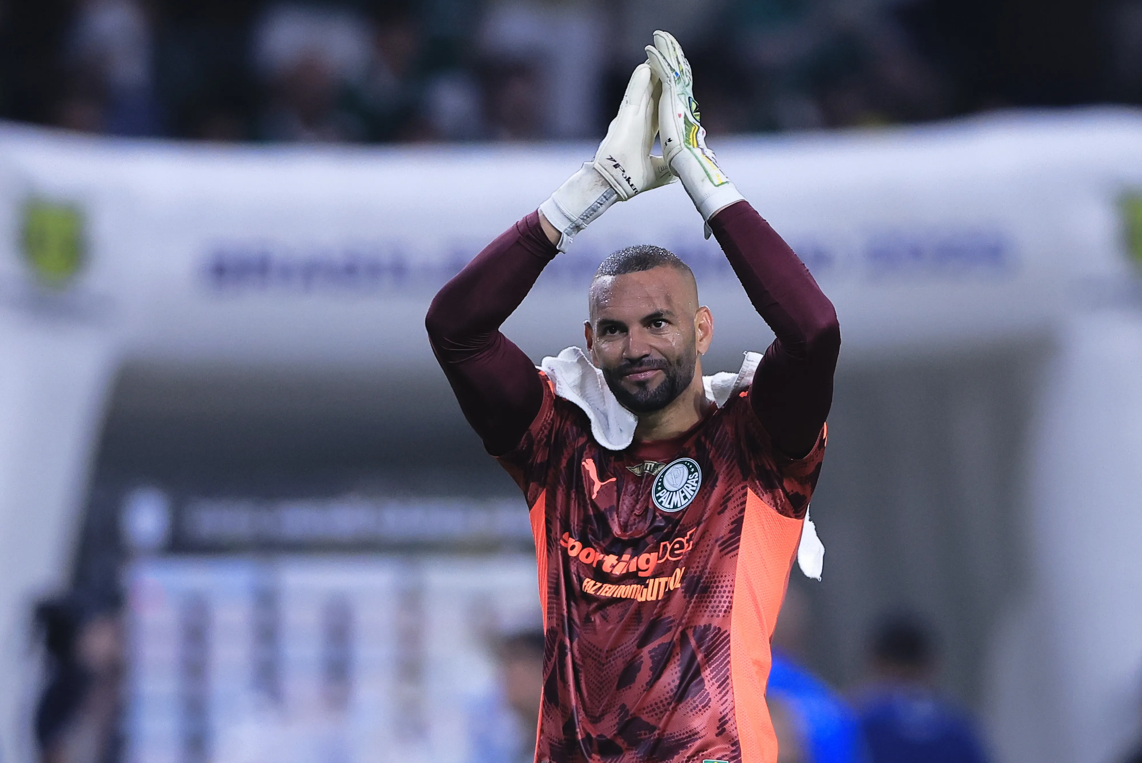 Weverton goleiro do Palmeiras durante partida contra o Fortaleza no estadio Arena Allianz Parque pelo campeonato Brasileiro A 2025. Foto: Ettore Chiereguini/AGIF