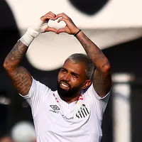 Gabigol marca, Santos vira e vence na estreia