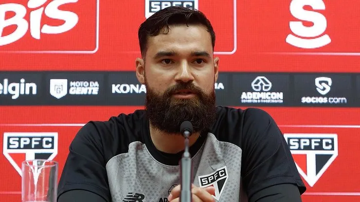 Carlos Coronel foi apresentado no São Paulo. Foto: Rubens Chiri/São Paulo FC