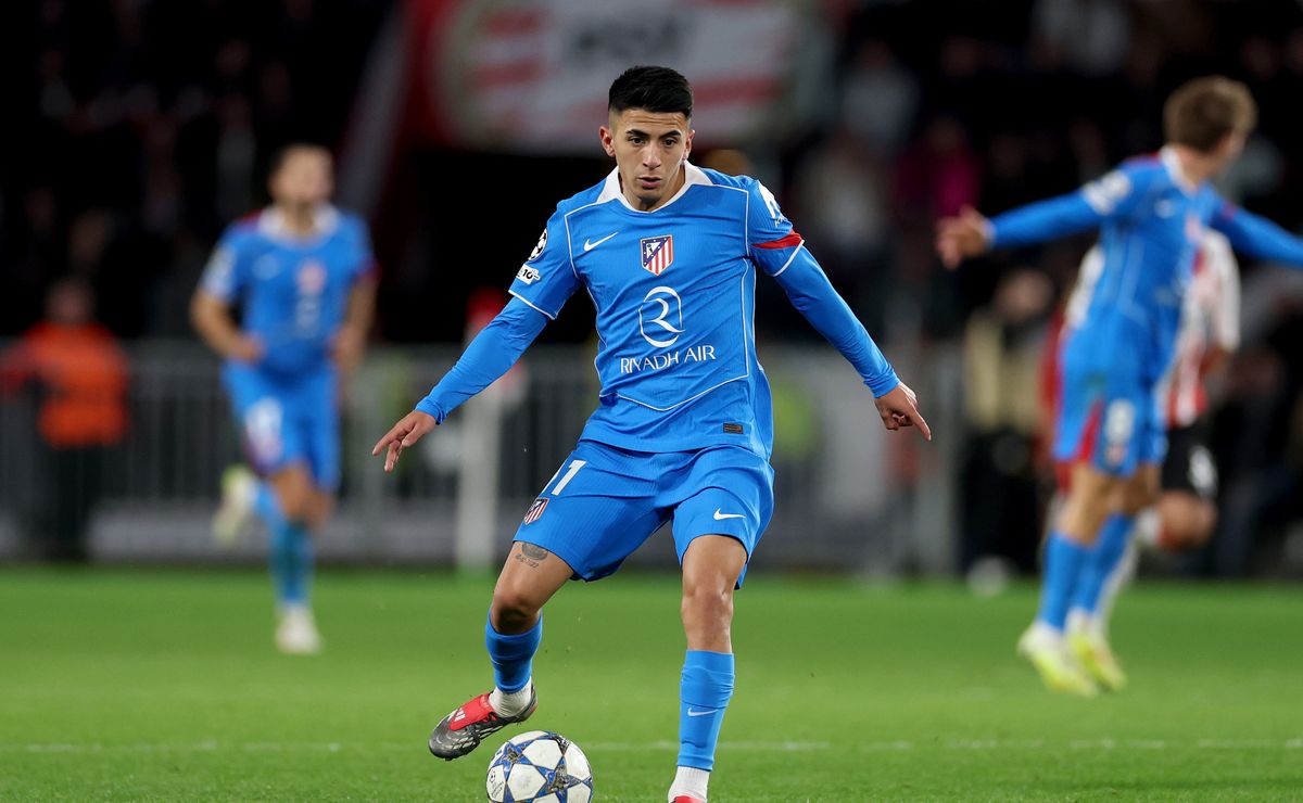 Thiago Almada toma decisão após sondagem do Flamengo e da preferência por continuar na Europa