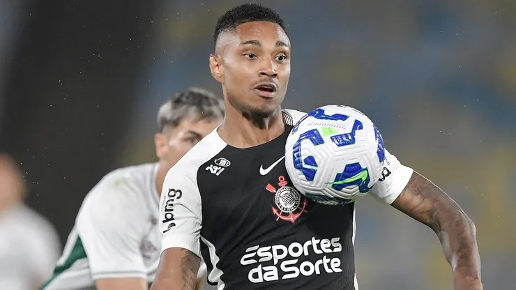 Vitinho é o atacante rápido e driblador do Corinthians