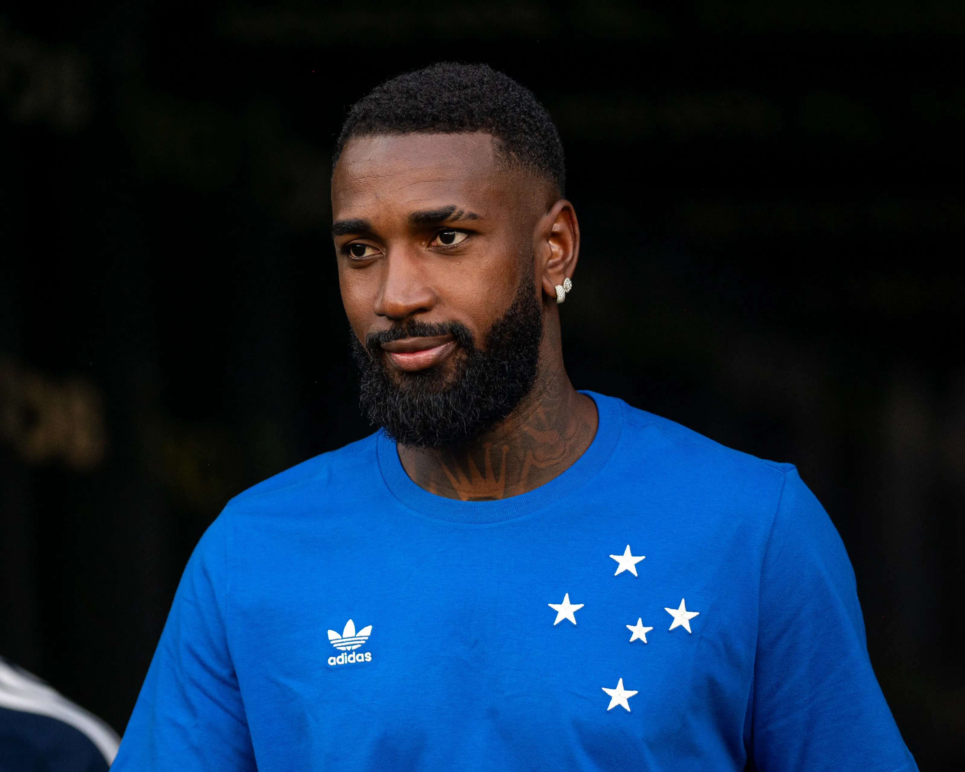 Gerson é apresentado oficialmente no gramado do Mineirão. Foto: Alessandra Torres/AGIF