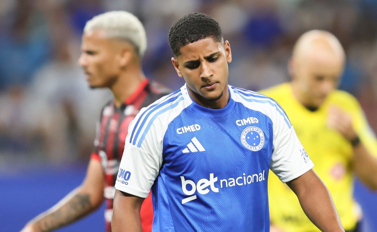 Na apresentação de Gerson e estreia de Tite, Cruzeiro perde com time de garotos pelo Mineiro