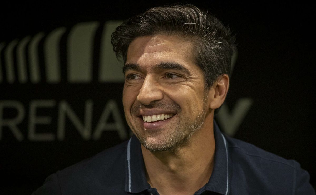 Abel Ferreira avança o Palmeiras, aproveita vantagem numérica e vence na estreia do Paulistão