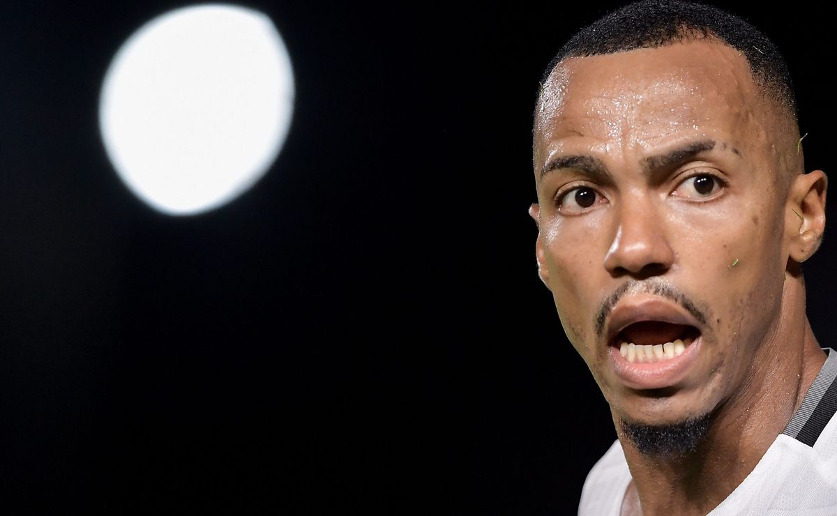 Marlon Freitas se destaca na vitória do Palmeiras diante da Portuguesa, no Paulistão