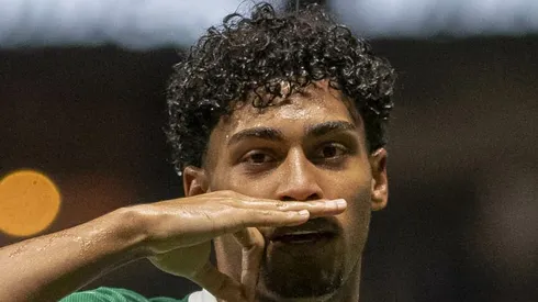 MG – BELO HORIZONTE – 03/12/2025 – BRASILEIRO A 2025, ATLETICO-MG X PALMEIRAS – Luighi jogador do Palmeiras comemora seu gol durante partida contra o Atletico-MG no estadio Arena MRV pelo campeonato Brasileiro A 2025. Foto: Fernando Moreno/AGIF