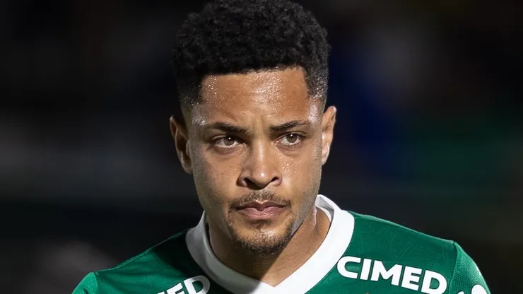 Abel Ferreira revela que Vitor Roque se machucou em treinamento no Palmeiras