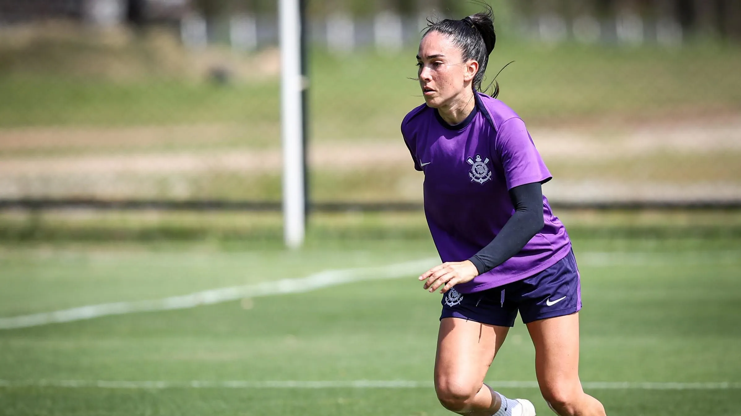 Agustina, nova contratação do Corinthians, em treino