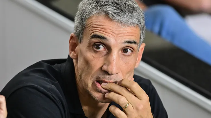 Juan Pablo Vojvoda comentou sobre a possível saída de Souza - Foto: Jota Erre/AGIF