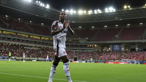 PE – SAO LOURENCO DA MATA – 15/11/2025 – BRASILEIRO A 2025, SPORT X FLAMENGO – Wallace Yan jogador do Flamengo durante a partida contra o Sport na Arena de Pernambuco, pelo Campeonato Brasileiro A 2025. Foto: Marlon Costa/AGIF