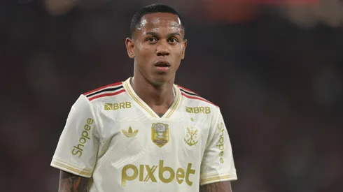 Wallace Yan será a principal referência do Flamengo contra a Portuguesa – Foto: Thiago Ribeiro/AGIF