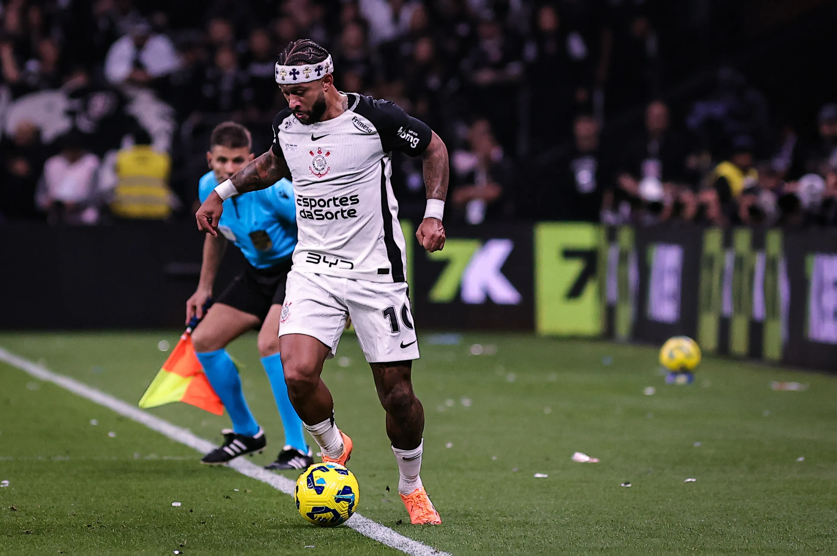 SP – SAO PAULO – 17/12/2025 – COPA DO BRASIL 2025, CORINTHIANS X VASCO – Memphis Depay jogador do Corinthians durante partida contra o Vasco no estadio Arena Corinthians pelo campeonato Copa Do Brasil 2025.  Foto: Fabio Giannelli/AGIF