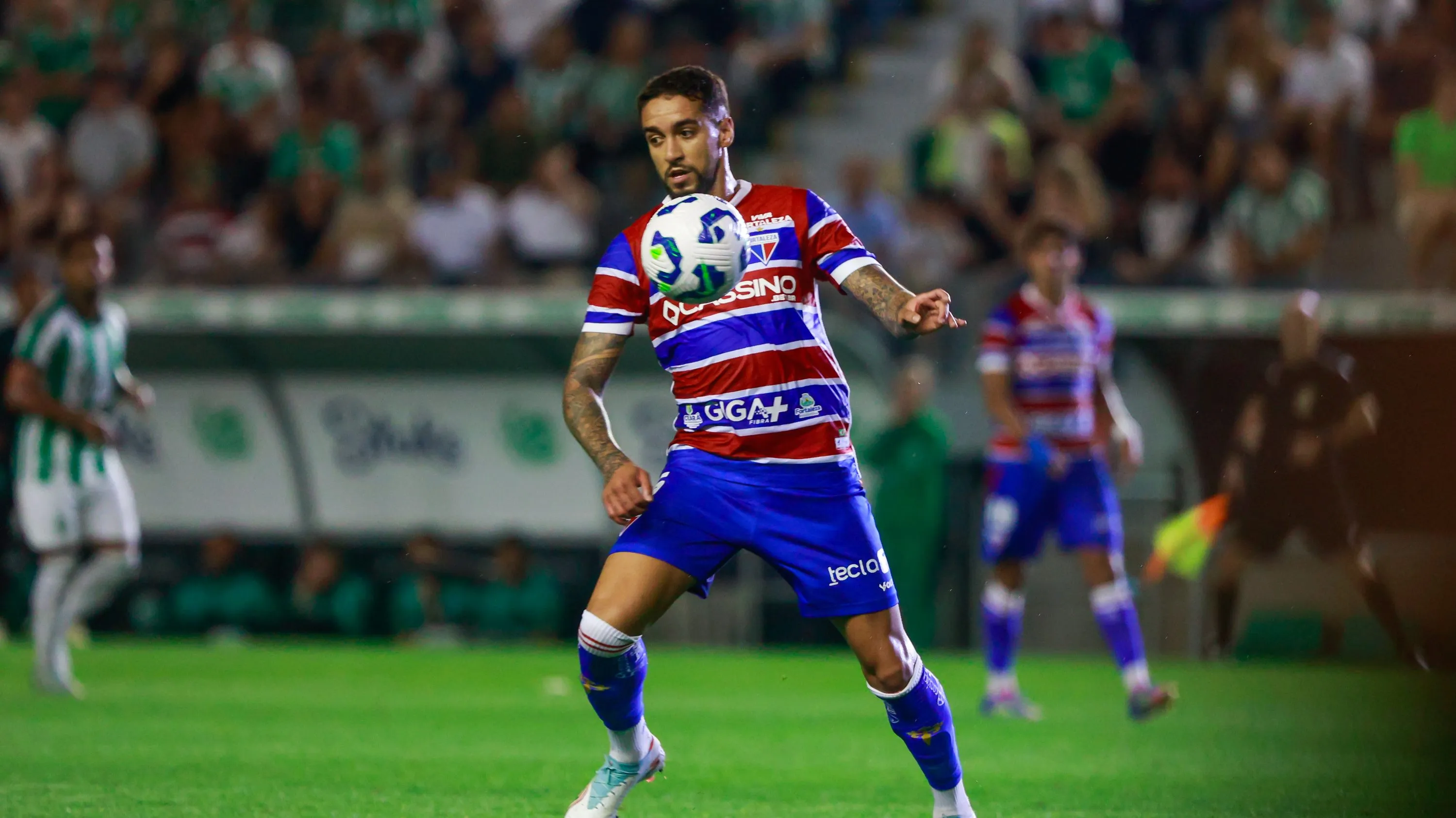 RS – CAXIAS DO SUL – 05/10/2025 – BRASILEIRO A 2025, JUVENTUDE X FORTALEZA – Matheus Pereira jogador do Fortaleza durante partida contra o Juventude no estadio Alfredo Jaconi pelo campeonato Brasileiro A 2025. Foto: Luiz Erbes/AGIF