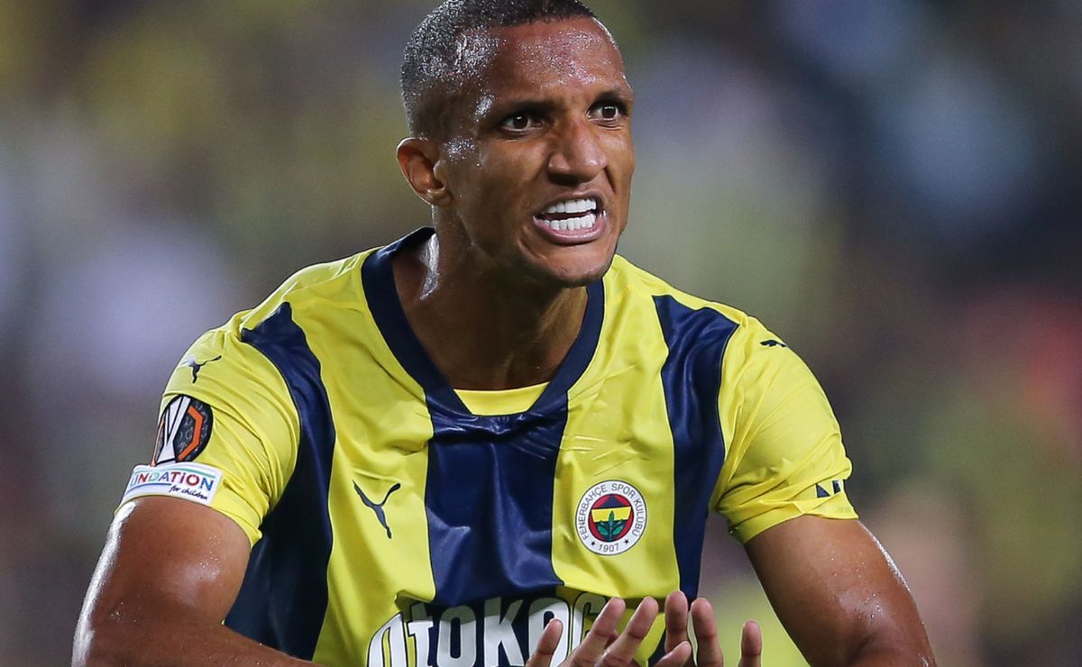 Internacional inicia negociações por Rodrigo Becão e avalia empréstimo do zagueiro