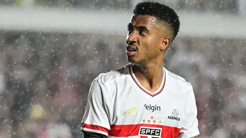 SP – SANTOS – 03/12/2025 – BRASILEIRO A 2025, SAO PAULO X INTERNACIONAL – Marcos Antonio jogador do Sao Paulo durante partida contra o Internacional no estadio Vila Belmiro pelo campeonato Brasileiro A 2025. Foto: Jota Erre/AGIF
