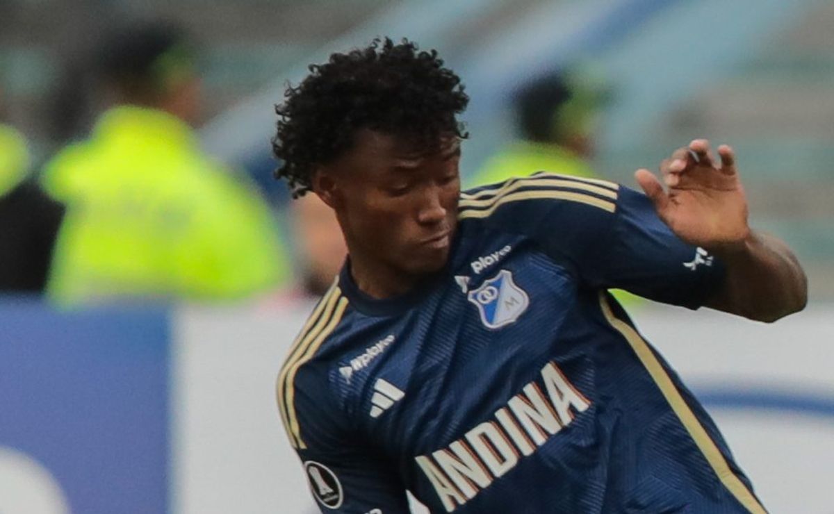 Botafogo encaminha contratação do lateral-esquerdo Jhoan Hernández para a temporada