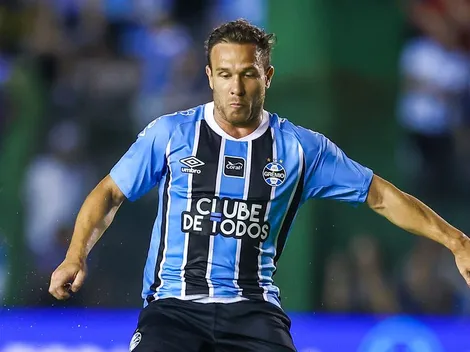 Arthur exalta Luís Castro