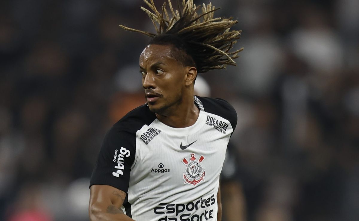 Torcida do Corinthians critica Carrillo durante empate com a Ponte Preta na Neo Química Arena
