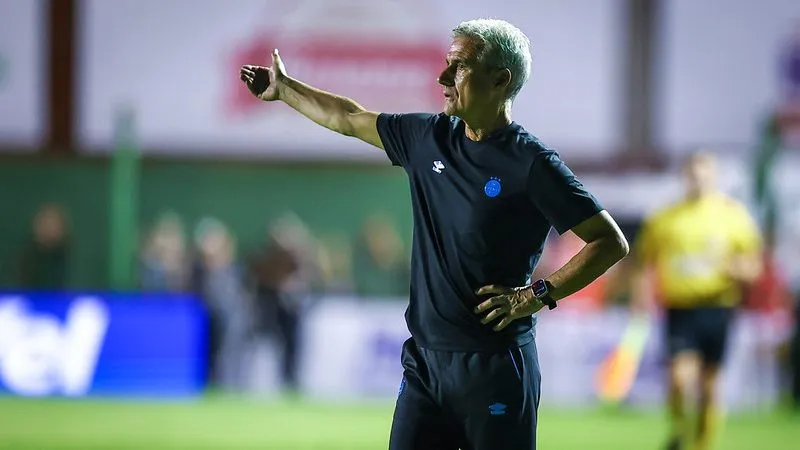 Luís Castro no comando do Grêmio. Foto: Lucas Uebel/Grêmio FBPA