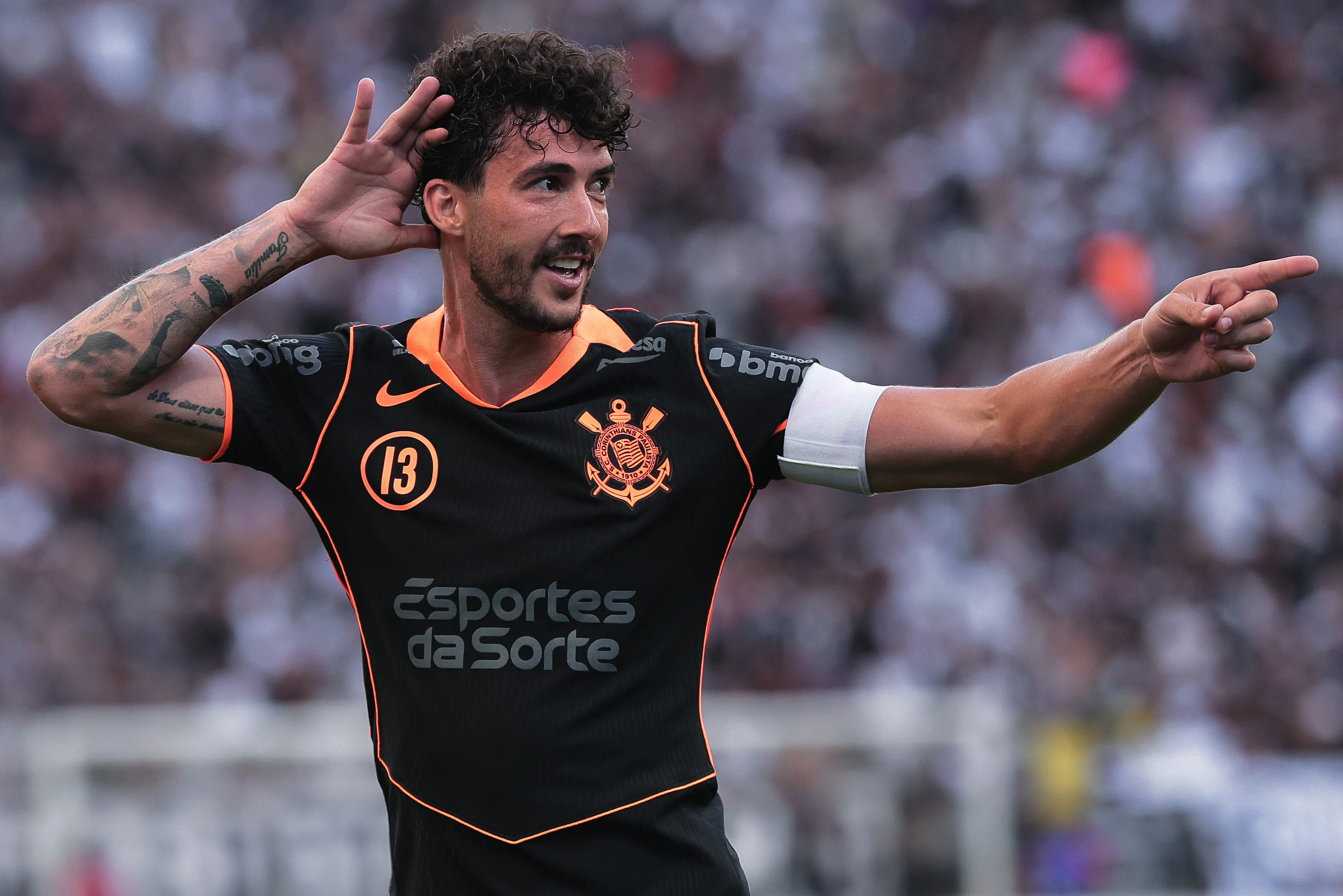 Bola parada e lado direito definem vitória do Timão. Foto: Ettore Chiereguini/AGIF