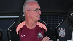 Dorival roda o elenco após o Corinthians fazer 2 a 0 na Ponte Preta.