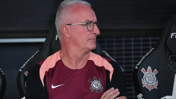 Dorival roda o elenco após o Corinthians fazer 2 a 0 na Ponte Preta.