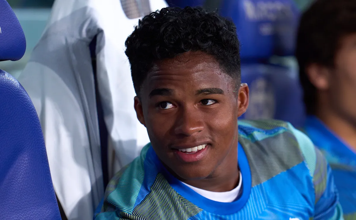 VOA, CRAQUE! Endrick estreia como titular no Lyon, marca gol e anima torcida