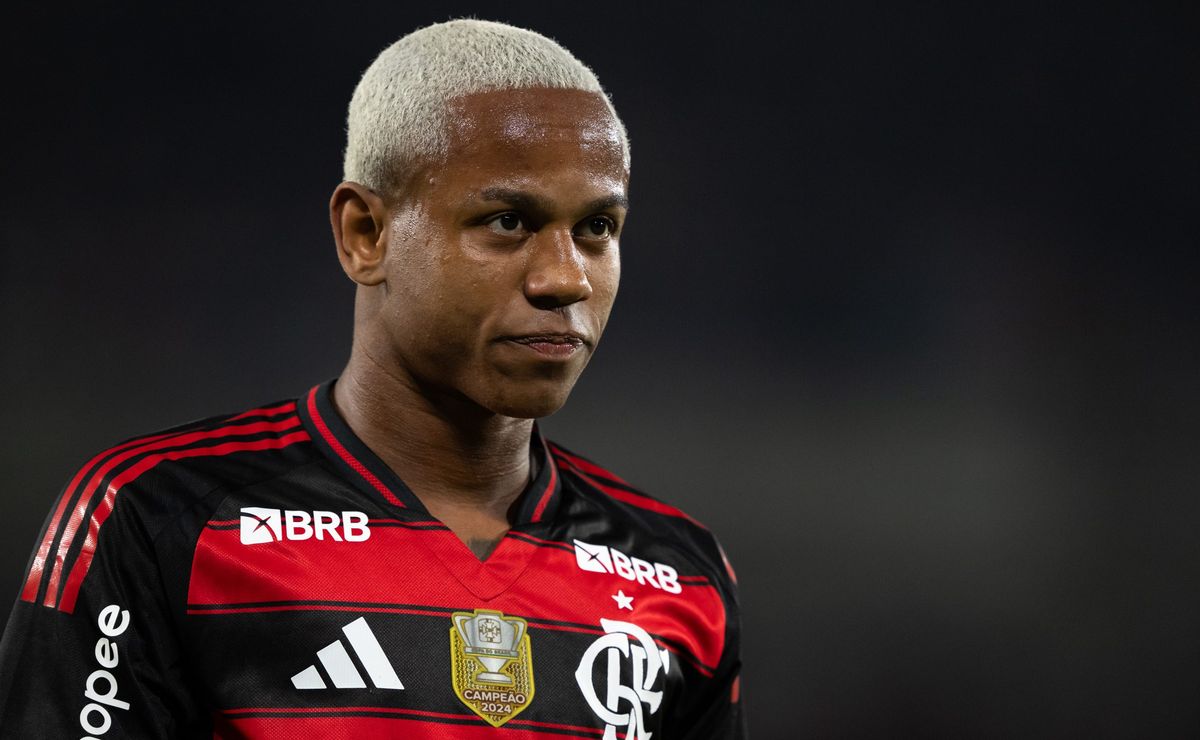 Wallace Yan perde grande chance de marcar pelo Flamengo contra a Portuguesa-RJ, pelo Carioca