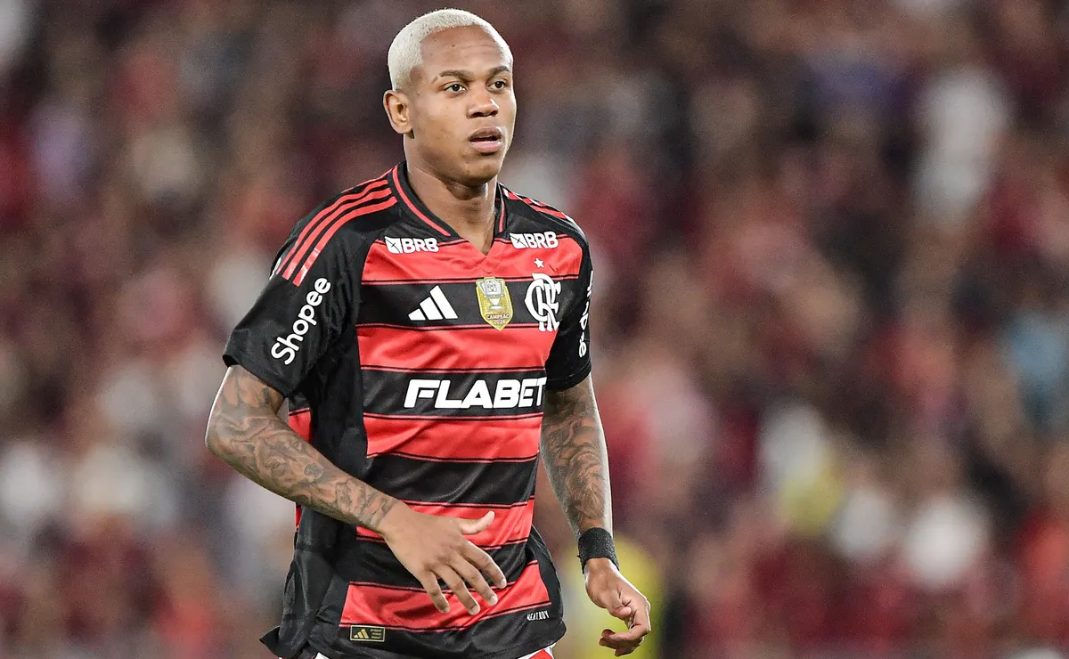 Flamengo: torcedores reagem com indignação a lances de Wallace Yan contra a Portuguesa