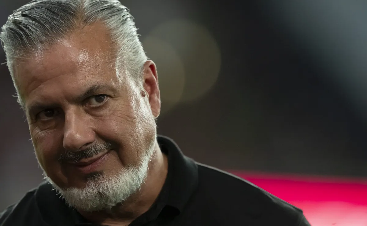 Flamengo estreia no Carioca sob olhares atentos de José Boto, com novidades na base em pauta